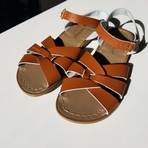 Size 8 women's Saltwater Sandals